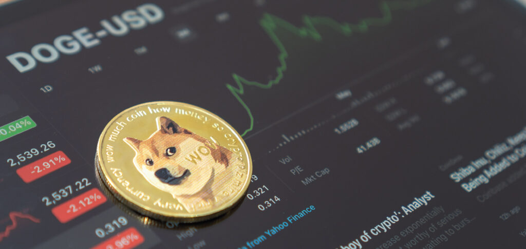 Las criptomonedas como Dogecoin son divisas digitales, es decir, monedas que solo existen de forma digital o virtual.